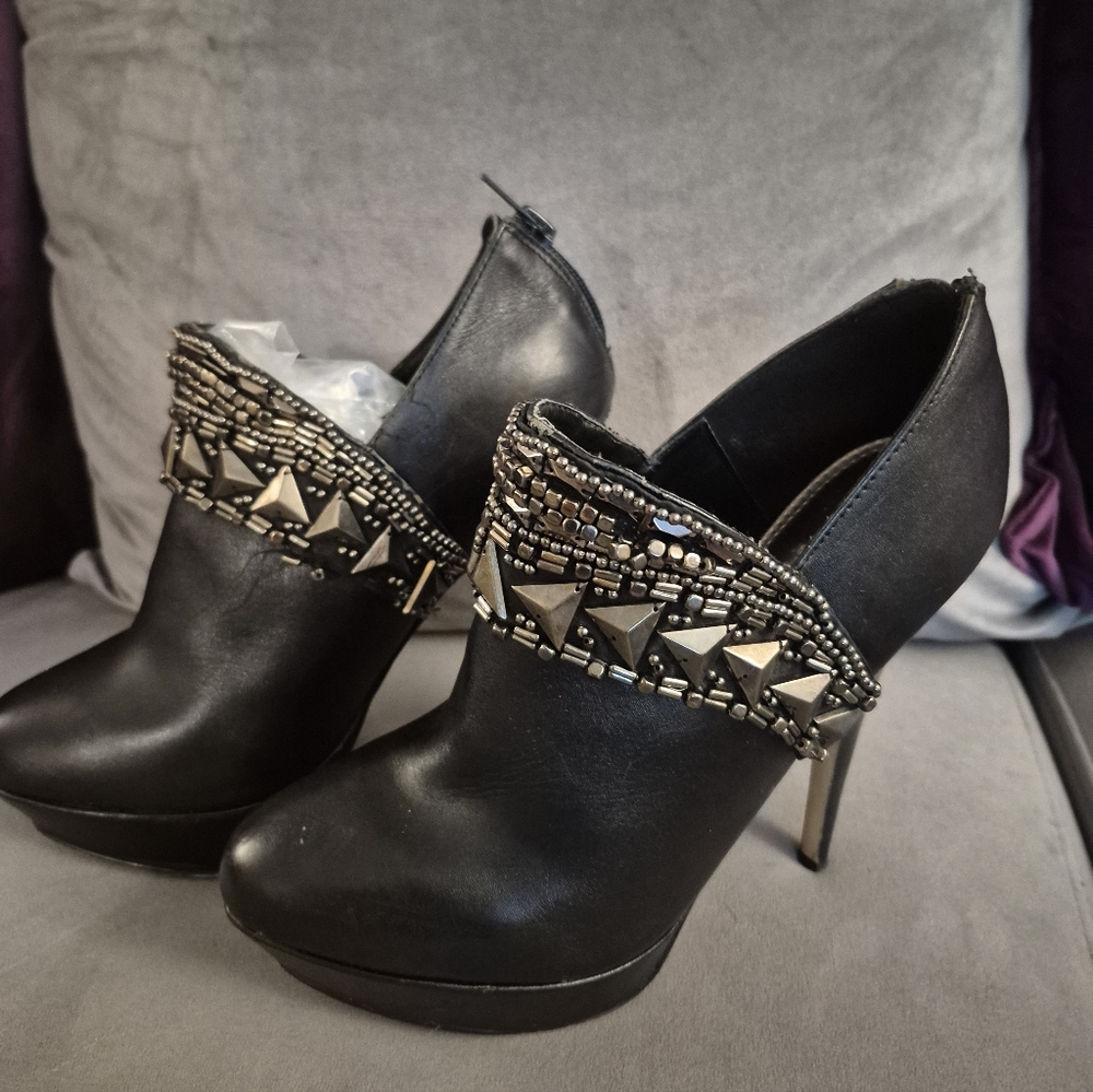 Womans Stelletto Booties
